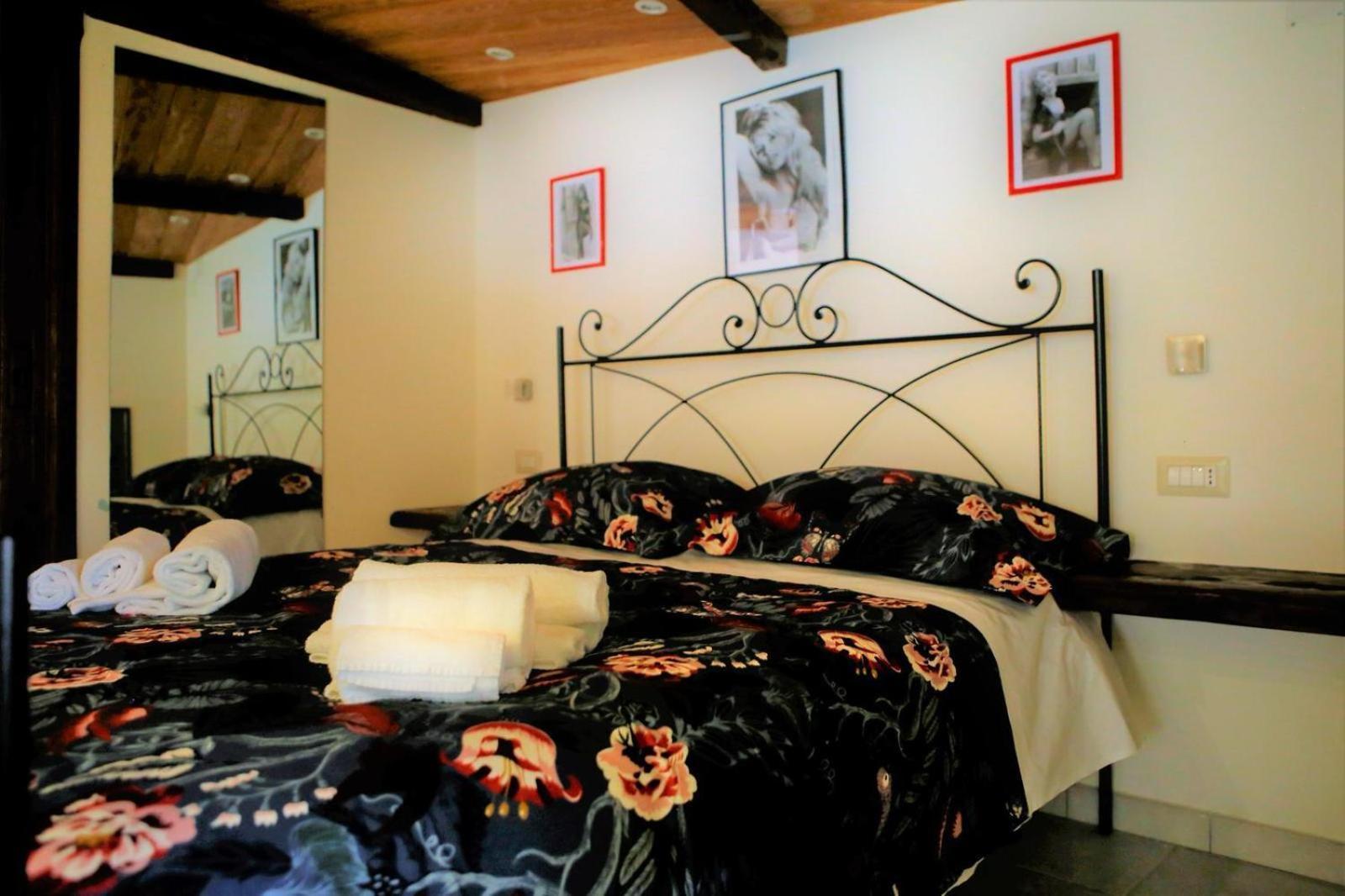 נאפולי Suite Piazza Del Gesu By Domusextra מראה חיצוני תמונה